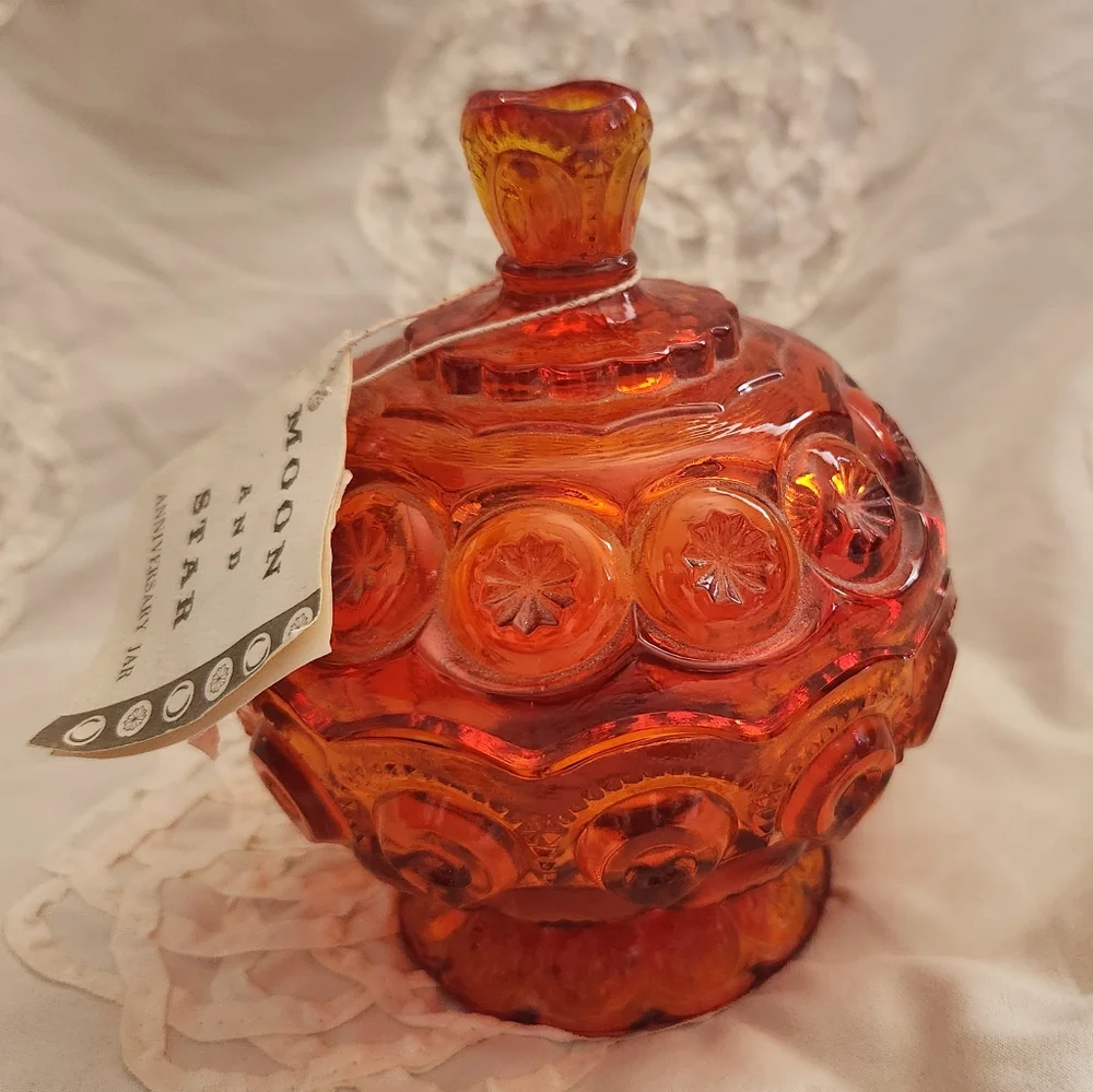 L E Smith Moon & Stars Amberina Candy Dish with Lid - Picture 3 of 10